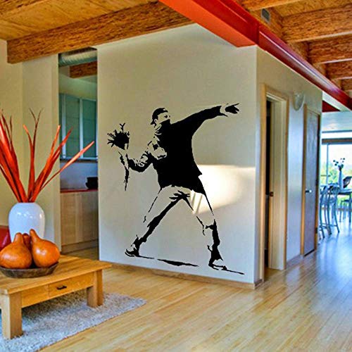 Banksy Vinyl Wandaufkleber Wandbild Protest Blumenwerfer Aufkleber Straße Graffiti Kunst Abnehmbare DIY Schlafzimmer Home Decoration 2 42X43CM