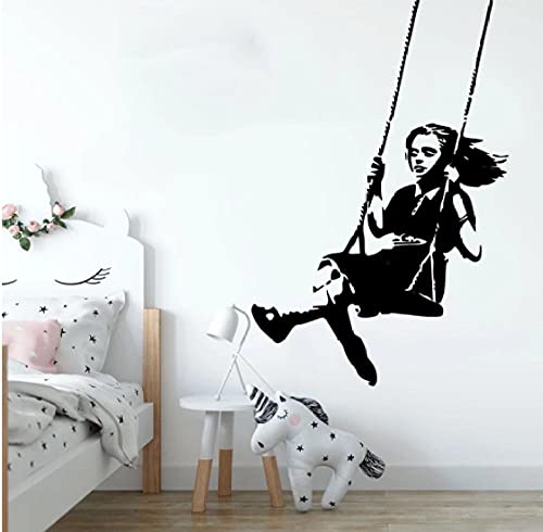 Banksy Swinging Girl Wandaufkleber Kindergarten Kinderzimmer Graffiti Street Culture Banksy Wandtattoo Schlafzimmer Vinyl Dekor 56x36cm